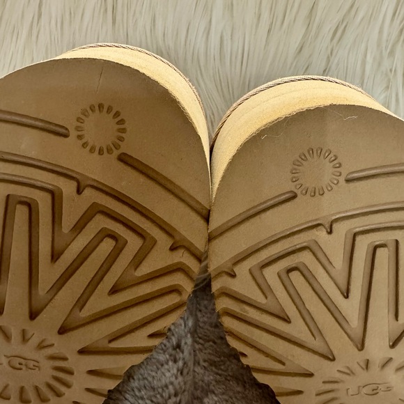 Ugg’s ❤️ - Picture 4 of 8